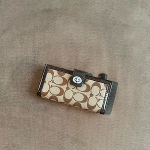 Classic coach wallet in brown